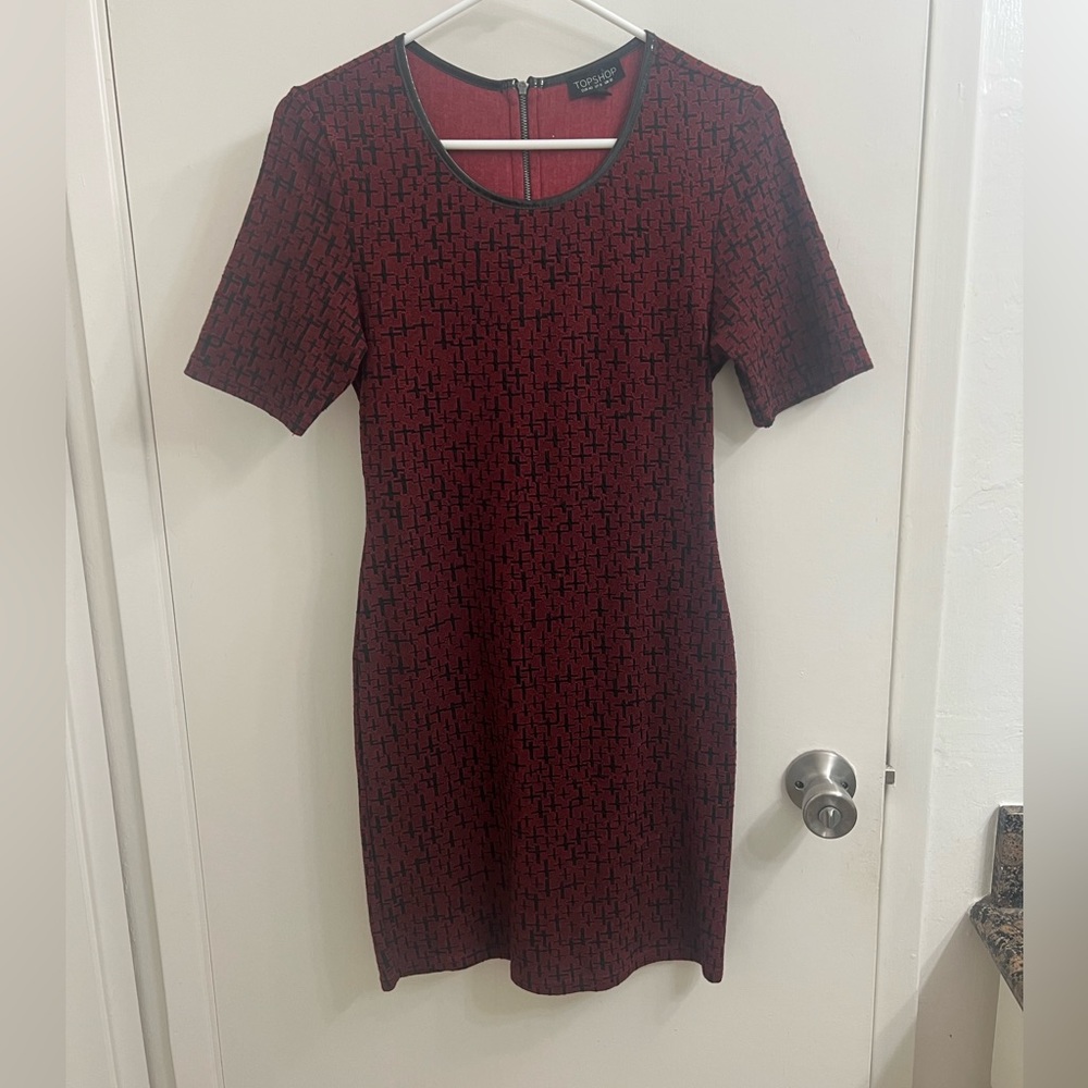 Topshop. Size 8. Burgundy print dress.